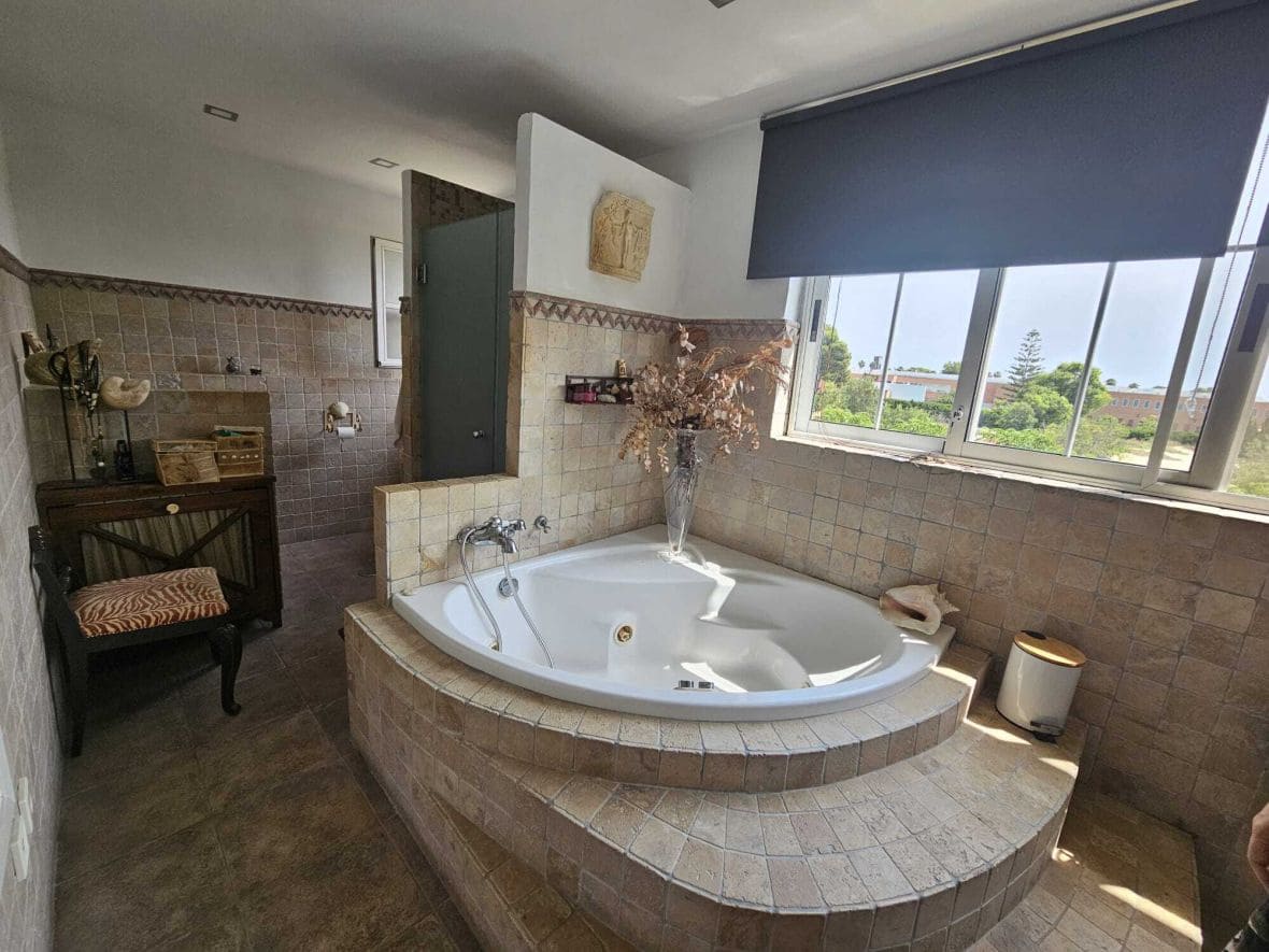 4 soveværelse Bungalow til salg i Alicante by med swimmingpool - € 589.900 (Ref: 9047222)