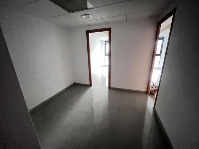Kontor til leie i Barrio del Centro, Alicante by - € 600 (Ref: 9252551)