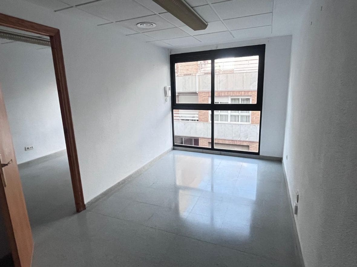 Kontor til leie i Alicante by - € 600 (Ref: 9252551)