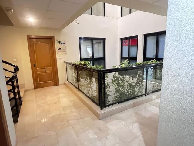 Kontor til leie i Barrio del Centro, Alicante by - € 600 (Ref: 9252551)