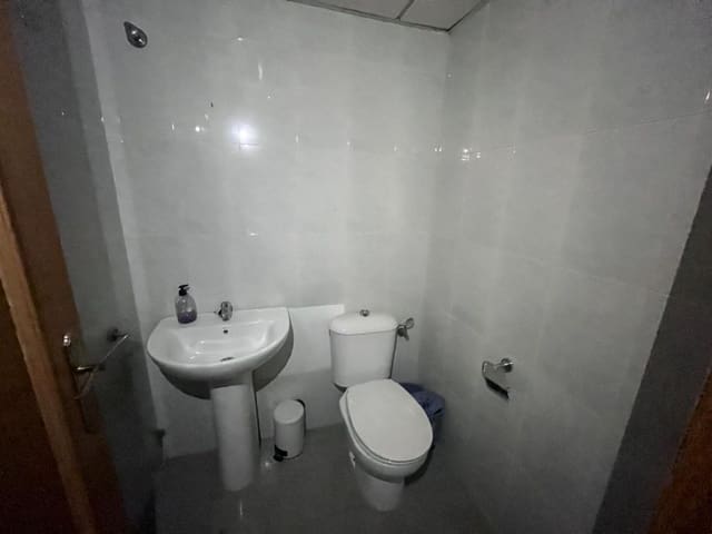 Kontor til leie i Barrio del Centro, Alicante by - € 600 (Ref: 9252551)