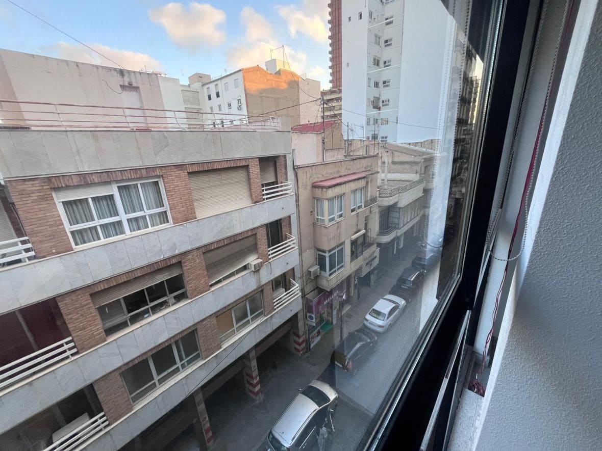 Kontor til leie i Alicante by - € 600 (Ref: 9252551)