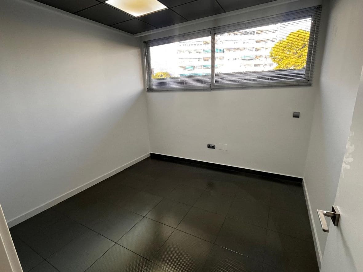 11 bedroom Business for sale in Alicante / Alacant city - € 350,000 (Ref: 9296524)