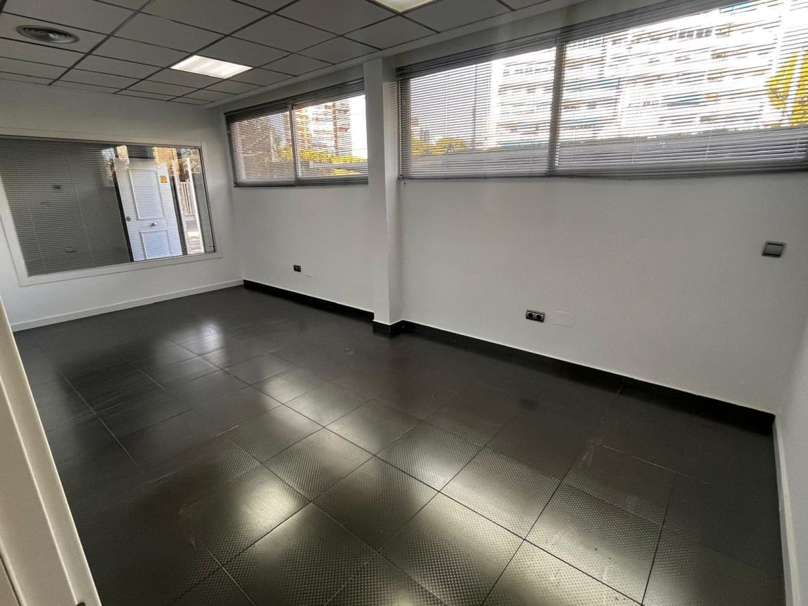 11 bedroom Business for sale in Alicante / Alacant city - € 350,000 (Ref: 9296524)