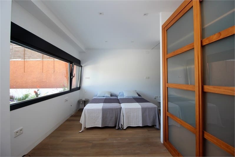 3 bedroom Villa for rent in Alicante / Alacant city - € 2,900 (Ref: 9426926)