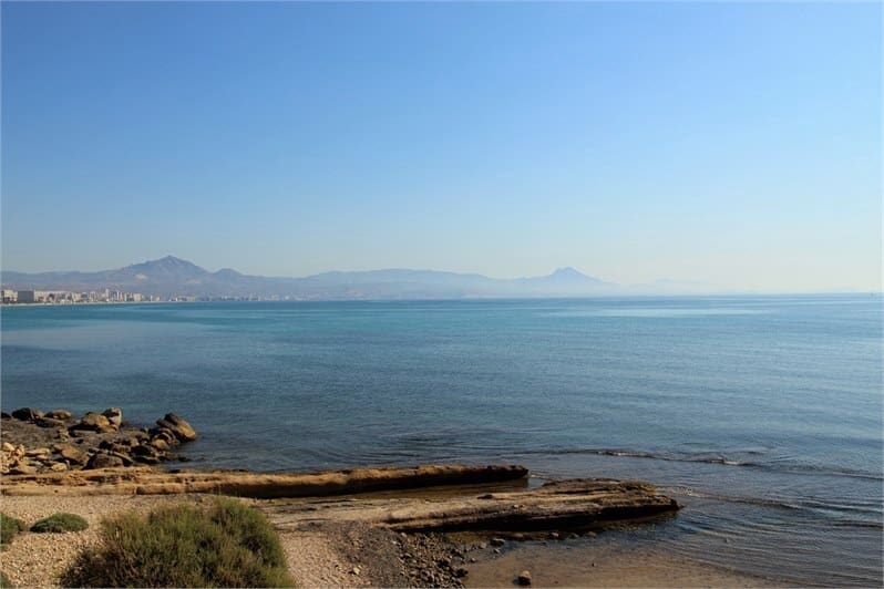 3 bedroom Villa for rent in Alicante / Alacant city - € 2,900 (Ref: 9426926)