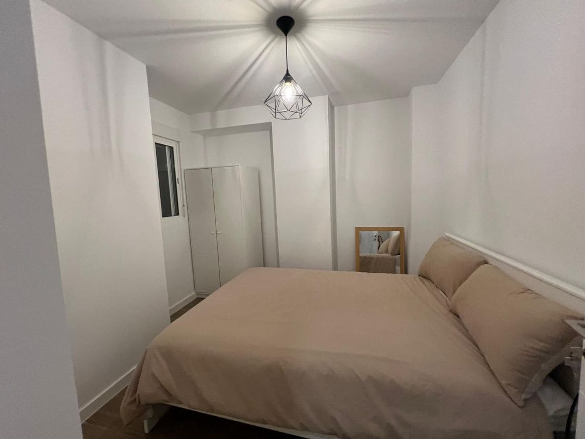 Appartement de 3 chambres à louer à Alicante ville - 1 200 € (Ref: 9475679)