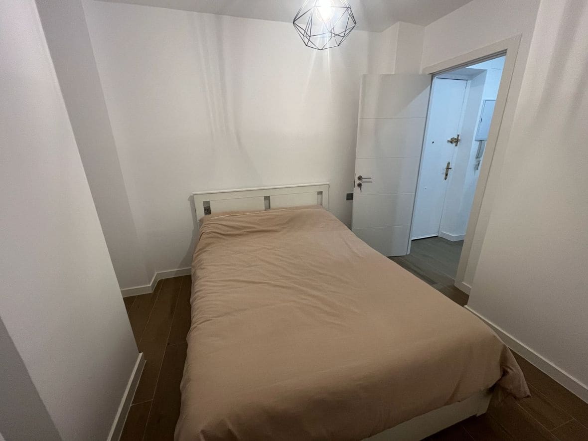 Appartement de 3 chambres à louer à Alicante ville - 1 200 € (Ref: 9475679)