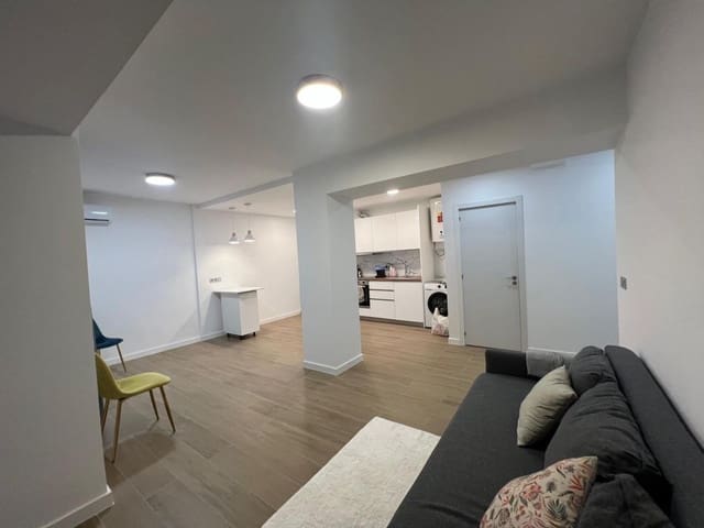 Appartement de 3 chambres à louer à Barrio del Centro, Alicante ville - 1 200 € (Ref: 9475679)