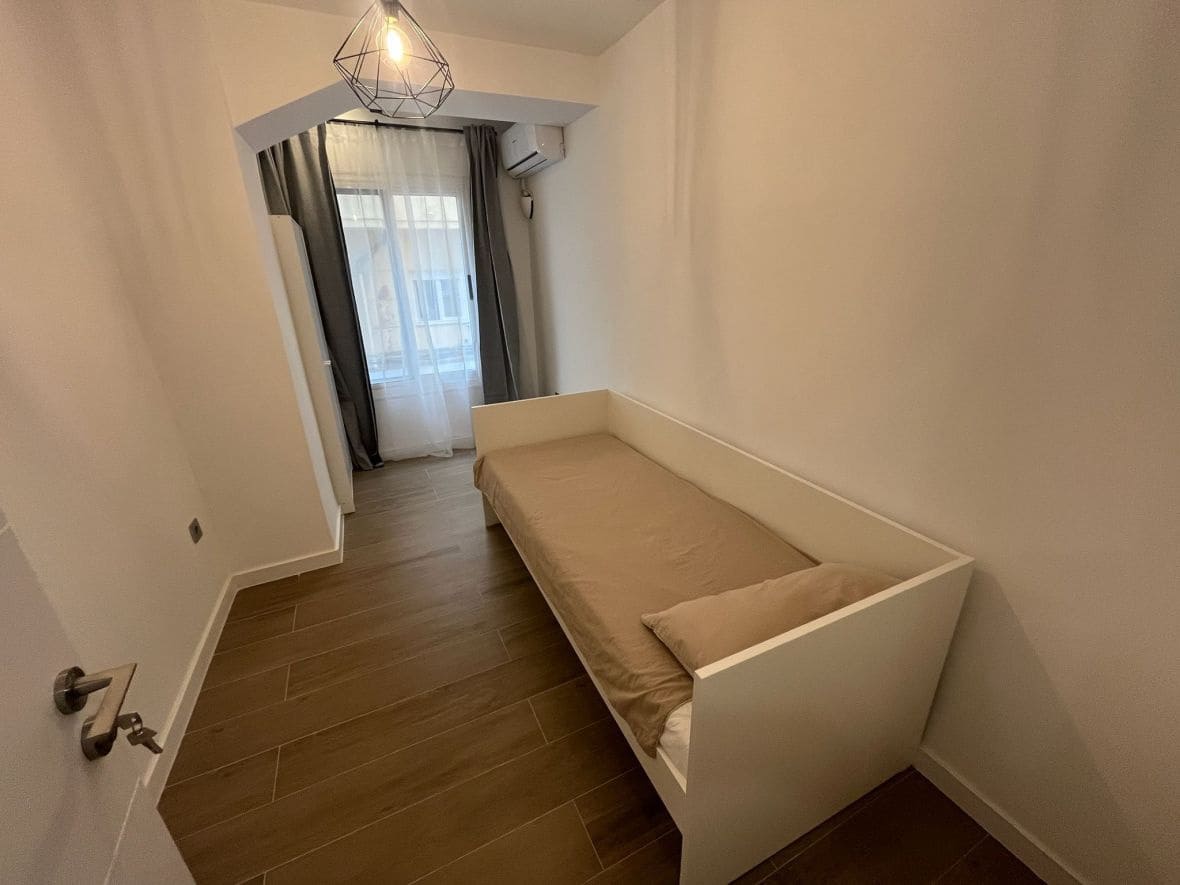 Appartement de 3 chambres à louer à Alicante ville - 1 200 € (Ref: 9475679)