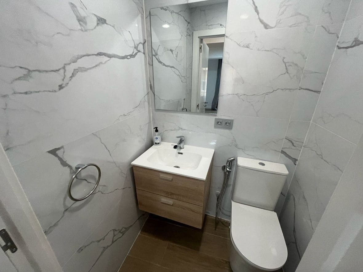 Appartement de 3 chambres à louer à Alicante ville - 1 200 € (Ref: 9475679)