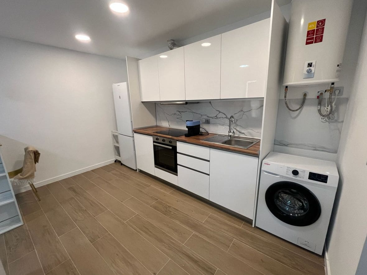 Appartement de 3 chambres à louer à Alicante ville - 1 200 € (Ref: 9475679)