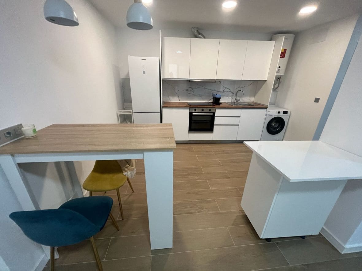Appartement de 3 chambres à louer à Alicante ville - 1 200 € (Ref: 9475679)