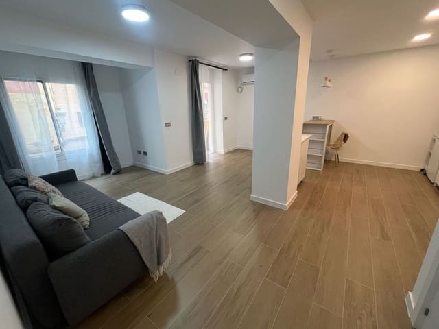 Appartement de 3 chambres à louer à Barrio del Centro, Alicante ville - 1 200 € (Ref: 9475679)