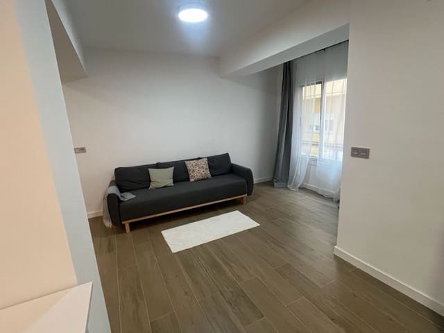 Appartement de 3 chambres à louer à Barrio del Centro, Alicante ville - 1 200 € (Ref: 9475679)