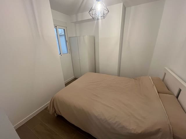 Appartement de 3 chambres à louer à Barrio del Centro, Alicante ville - 1 200 € (Ref: 9475679)