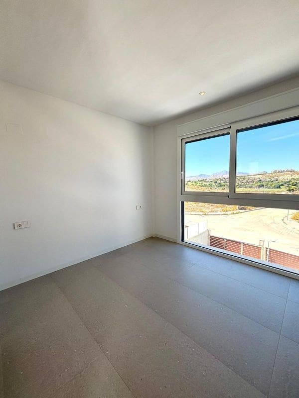 Chalet de 3 habitaciones en Muchamiel / Mutxamel en venta - 450.000 € (Ref: 9557431)