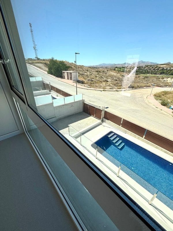 Chalet de 3 habitaciones en Muchamiel / Mutxamel en venta - 450.000 € (Ref: 9557431)