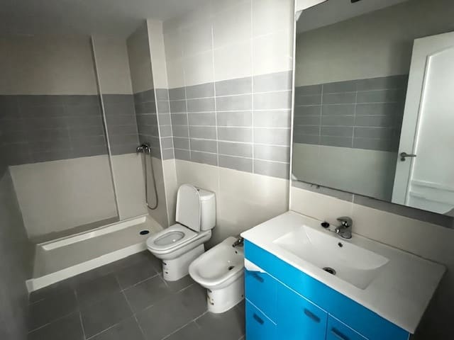 6 makuuhuone Huoneisto myytävänä paikassa Canada - 200 000 € (Ref: 9586809)