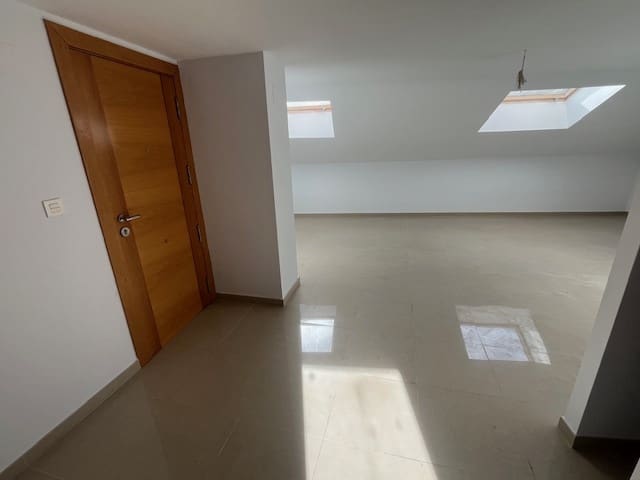 6 makuuhuone Huoneisto myytävänä paikassa Canada - 200 000 € (Ref: 9586809)