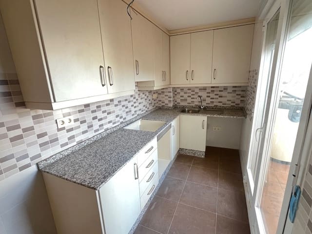 6 makuuhuone Huoneisto myytävänä paikassa Canada - 200 000 € (Ref: 9586809)