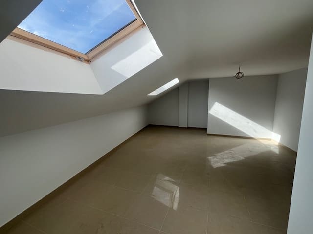 6 makuuhuone Huoneisto myytävänä paikassa Canada - 200 000 € (Ref: 9586809)