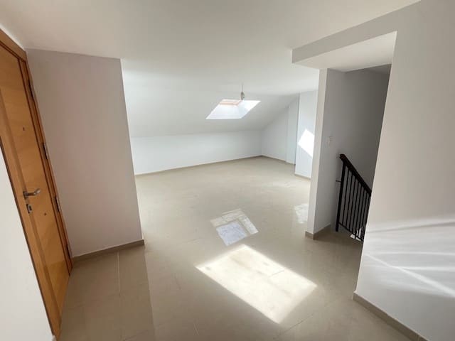 6 makuuhuone Huoneisto myytävänä paikassa Canada - 200 000 € (Ref: 9586809)