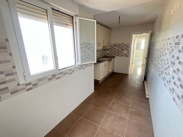 6 makuuhuone Huoneisto myytävänä paikassa Canada - 200 000 € (Ref: 9586809)