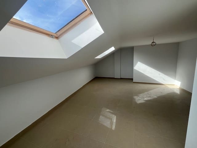 6 makuuhuone Huoneisto myytävänä paikassa Canada - 200 000 € (Ref: 9586809)