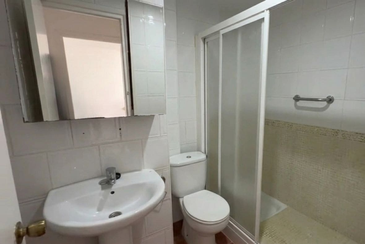 3 sovrum Lägenhet att hyra i Alicante stad med pool - 1 250 € (Ref: 9805874)