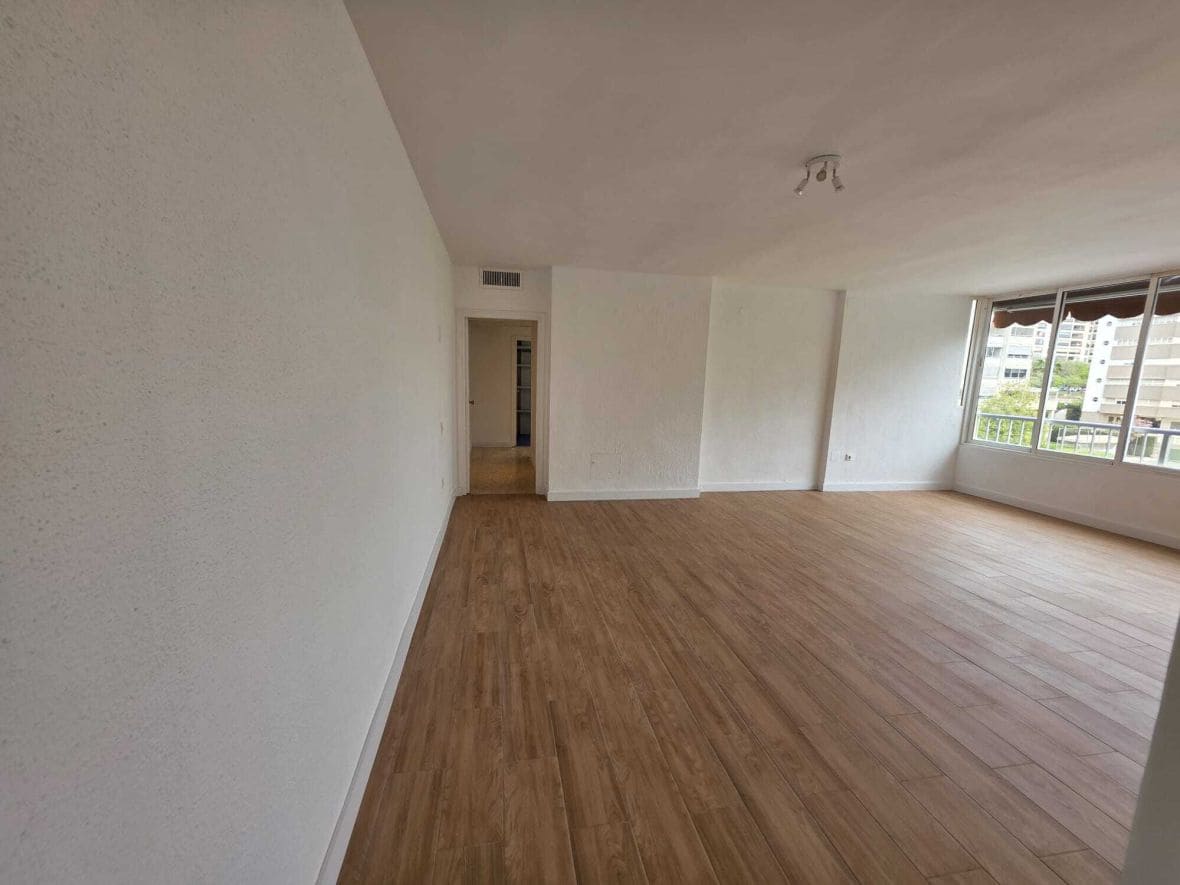 3 bedroom Apartment for rent in Alicante / Alacant city with pool - € 1,250 (Ref: 9805874)