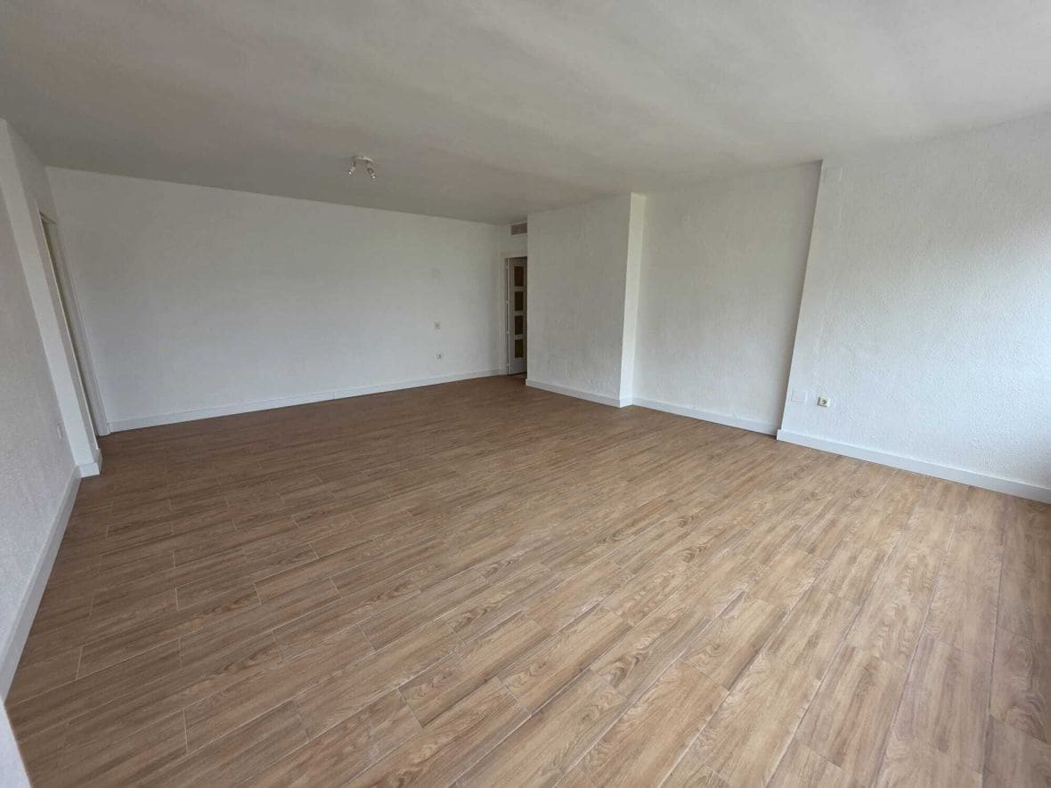 3 bedroom Apartment for rent in Alicante / Alacant city with pool - € 1,250 (Ref: 9805874)