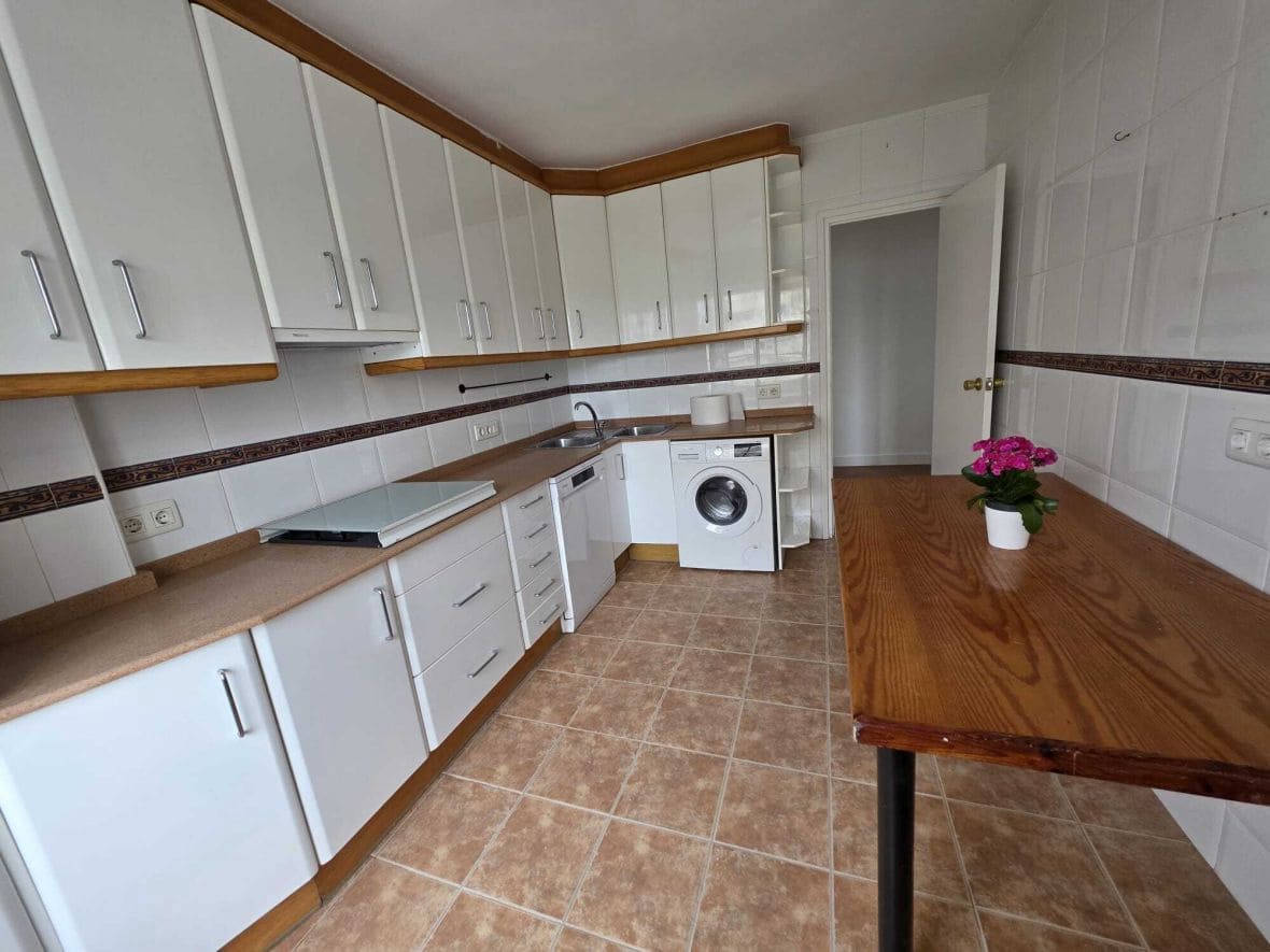 3 bedroom Apartment for rent in Alicante / Alacant city with pool - € 1,250 (Ref: 9805874)