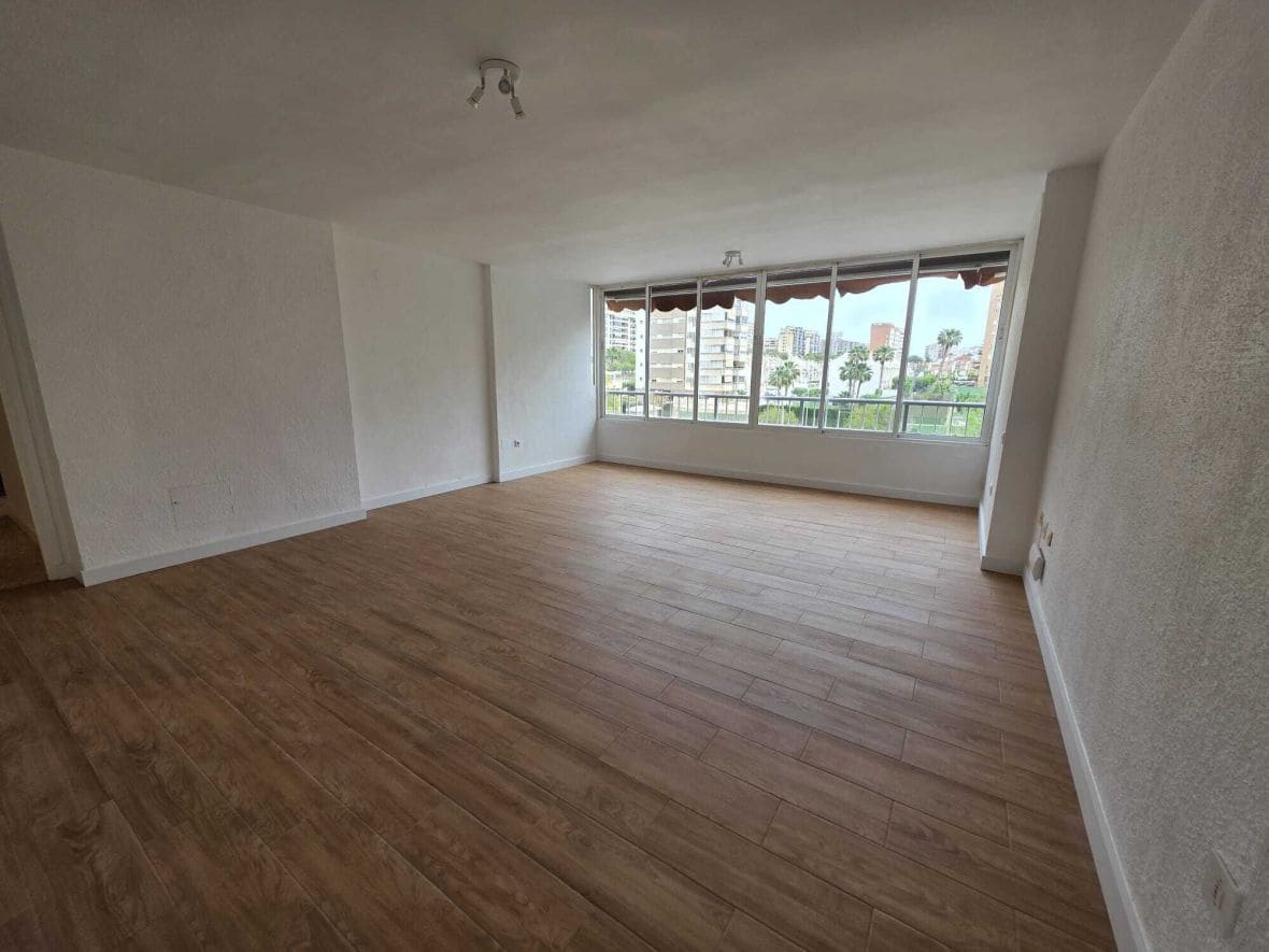 3 bedroom Apartment for rent in Alicante / Alacant city with pool - € 1,250 (Ref: 9805874)