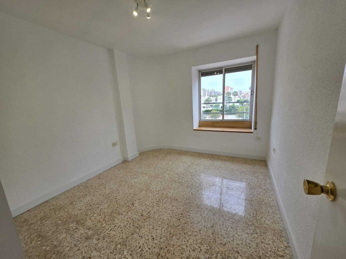 3 bedroom Apartment for rent in Alicante / Alacant city with pool - € 1,250 (Ref: 9805874)