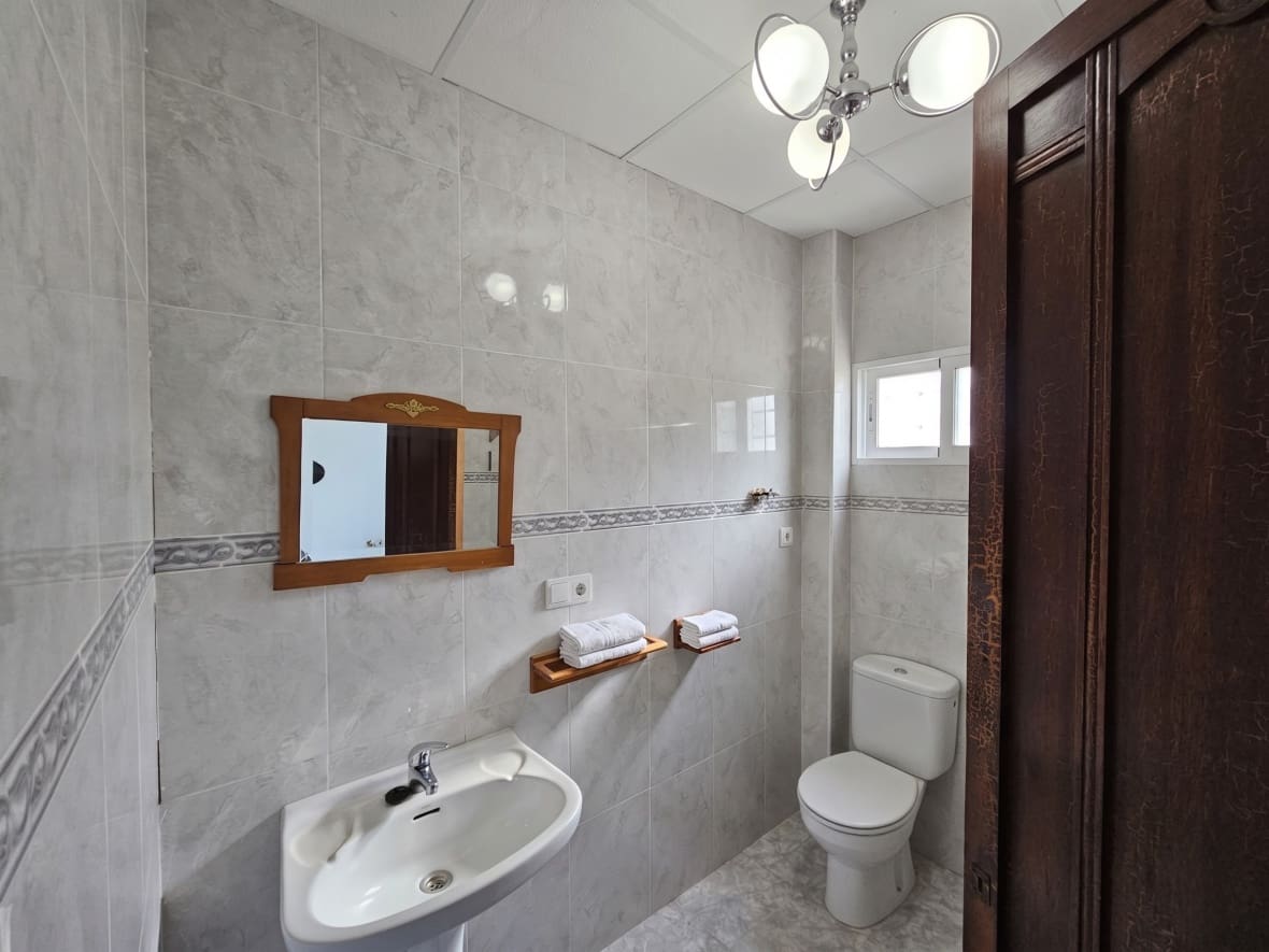 4 bedroom Townhouse for sale in Cocentaina - € 297,000 (Ref: 9849956)