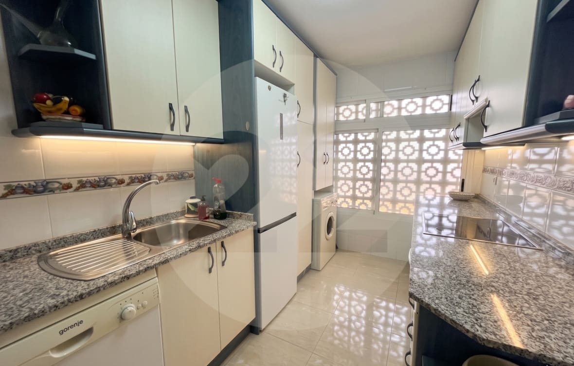 2 bedroom Apartment for rent in El Campello with pool garage - € 950 (Ref: 9872189)