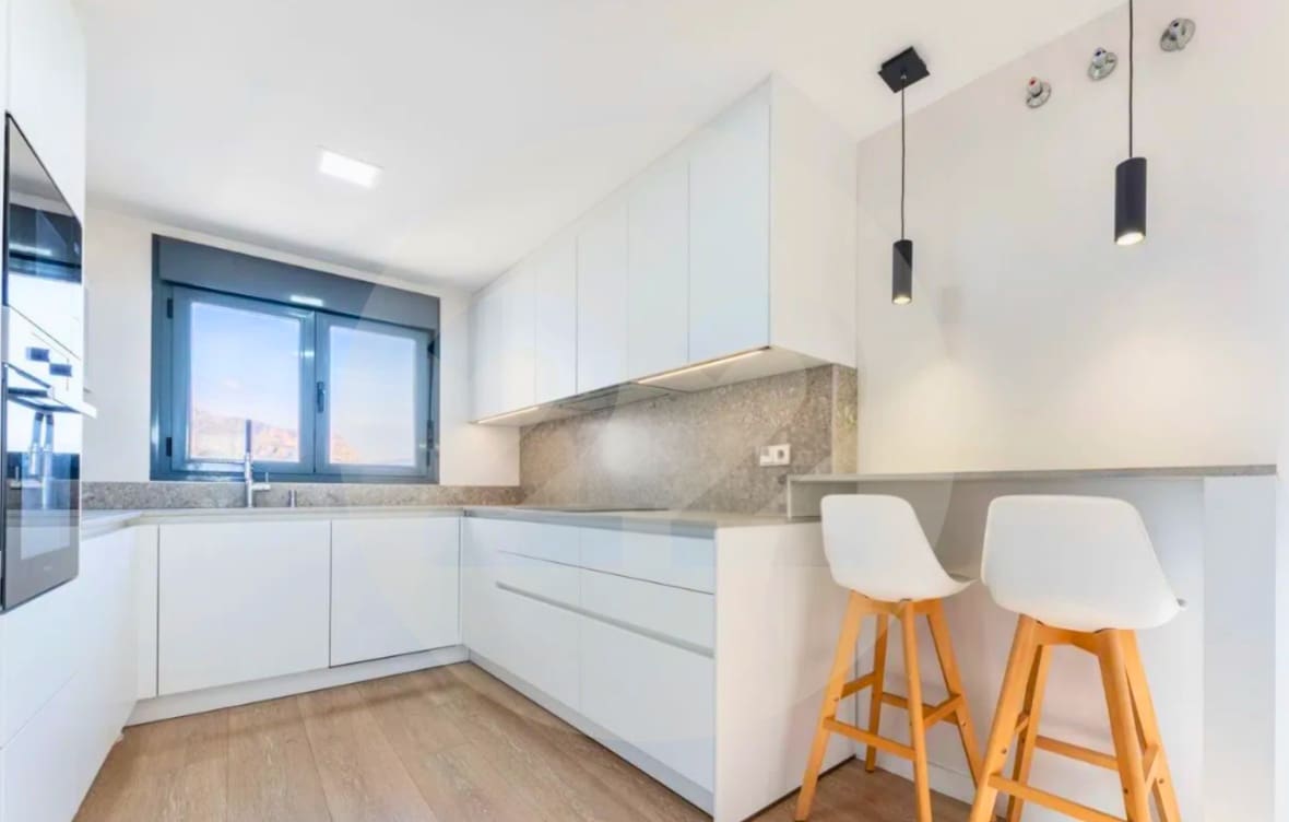 3 makuuhuone Asunto vuokrattavana paikassa Benidorm mukana uima-altaan 
autotalli - 3 000 € (Ref: 9877179)