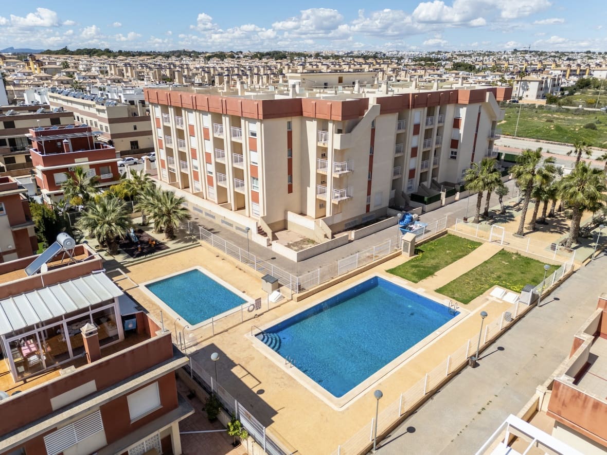 1 chambre Appartement à vendre à Orihuela Costa avec piscine - 150 500 € (Ref: 9879914)