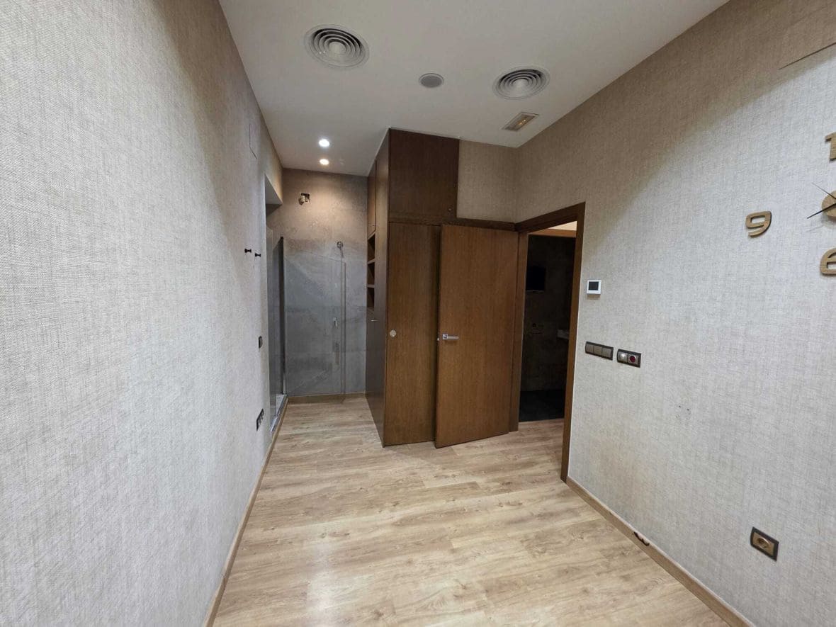 Business for rent in Alicante / Alacant city - € 1,500 (Ref: 9929970)