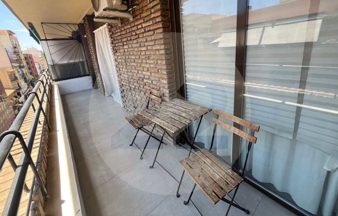 2 quarto Apartamento para arrendar em Alicante cidade - 1 000 € (Ref: 9934853)