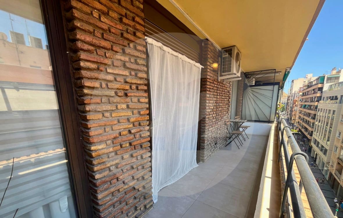 2 quarto Apartamento para arrendar em Alicante cidade - 1 000 € (Ref: 9934853)