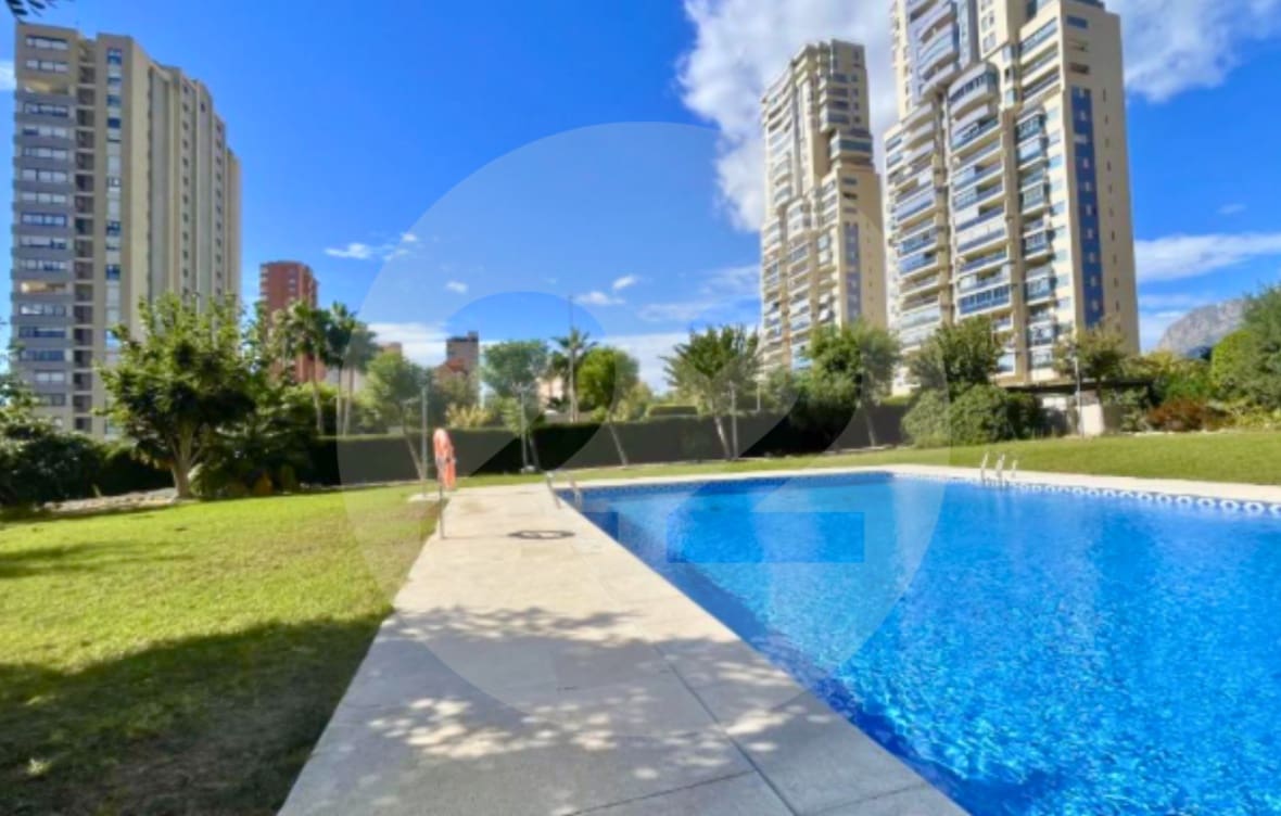 1 bedroom Apartment for rent in Benidorm with pool - € 1,250 (Ref: 9937454)