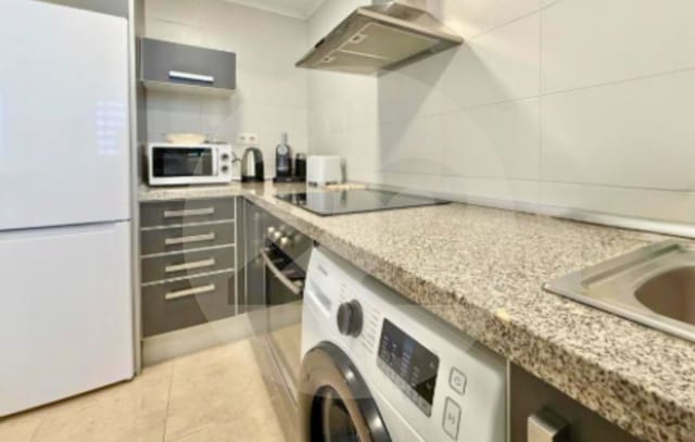 1 slaapkamer Appartement te huur in Juzgados - Plaza de Toros, Benidorm met zwembad - € 1.250 (Ref: 9937454)