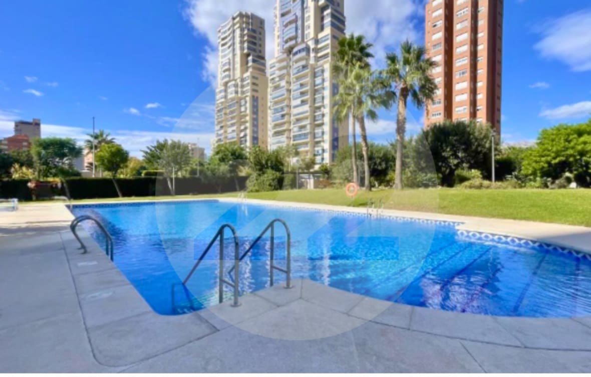 1 bedroom Apartment for rent in Benidorm with pool - € 1,250 (Ref: 9937454)