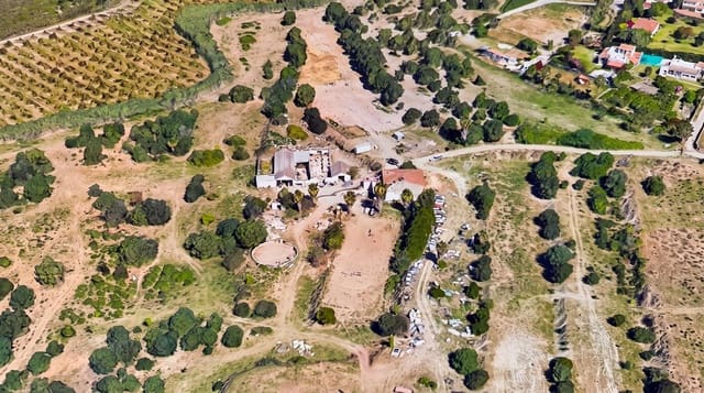 Rakentamaton maa myytävänä paikassa Estepona - 3 500 000 € (Ref: 10019469)