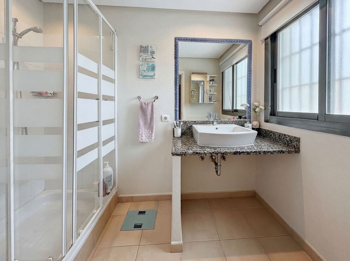 4 chambre Maison de Ville à vendre à Marbella avec piscine - 949 000 € (Ref: 10023193)