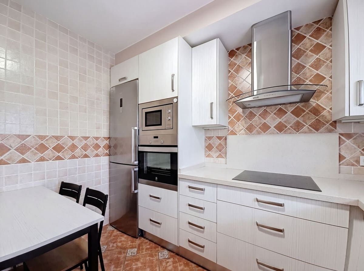4 chambre Maison de Ville à vendre à Marbella avec piscine - 949 000 € (Ref: 10023193)