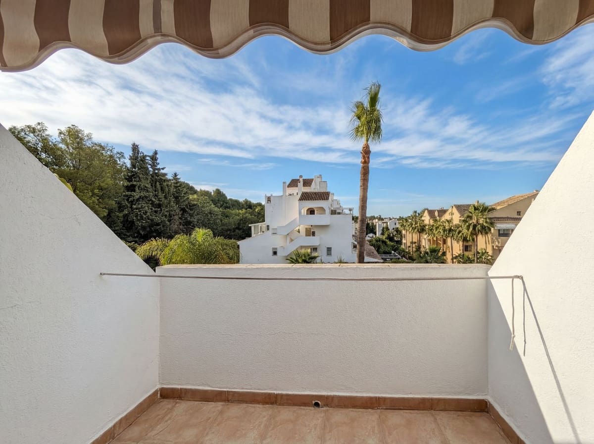 4 chambre Maison de Ville à vendre à Marbella avec piscine - 949 000 € (Ref: 10023193)