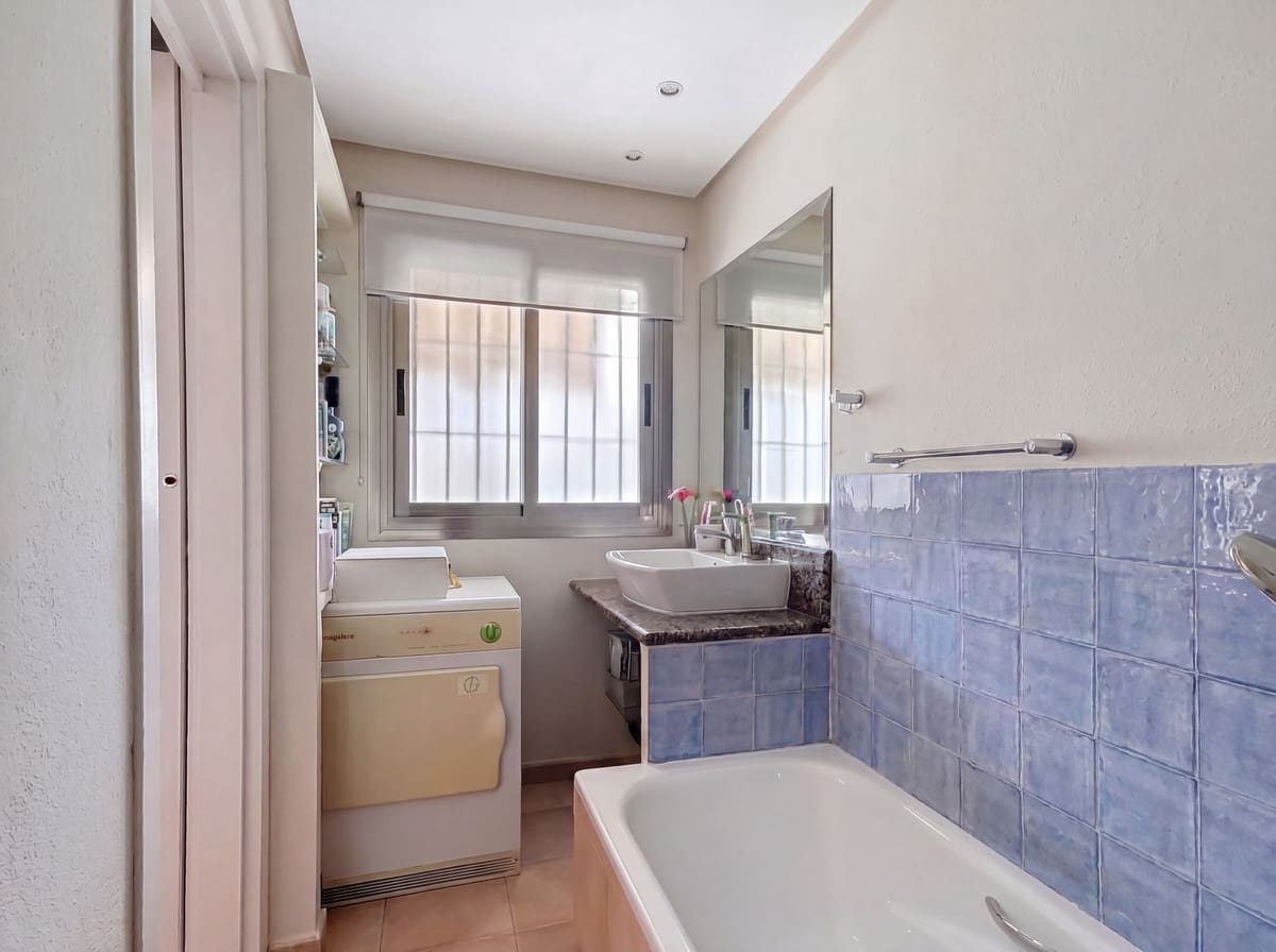 4 chambre Maison de Ville à vendre à Marbella avec piscine - 949 000 € (Ref: 10023193)